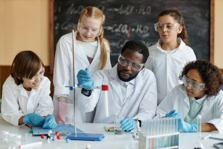 Réaction de Jamahal Hill à la victoire d’Ankalaev sur Pereira à l’UFC 313 Teacher Demonstrating Chemical Reaction