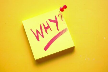 Francis Ngannou accable Dana White pour son rôle d’obstacle dans le combat Jon Jones Why do we ask questions A curious inquiry on a sticky note with a bright yellow background