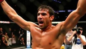 découvrez comment charles oliveira a marqué les esprits dans le monde du mma en 2008 en remportant trois combats en une seule nuit, posant ainsi les bases d'une carrière impressionnante qui le mènera vers les sommets.